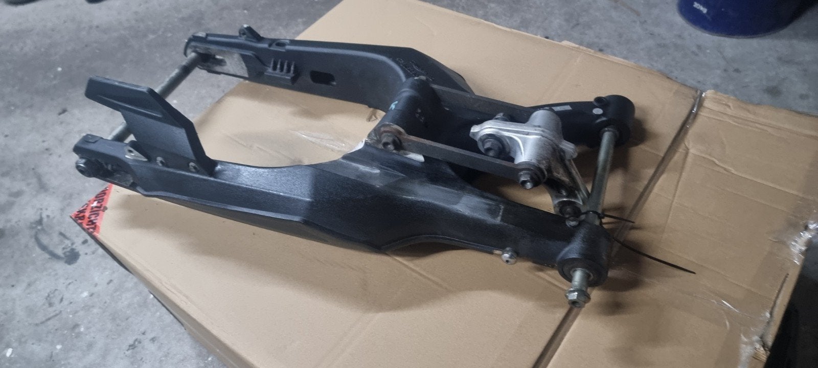 Triumph tiger 800 achterbrug swingarm, Ophalen of Verzenden