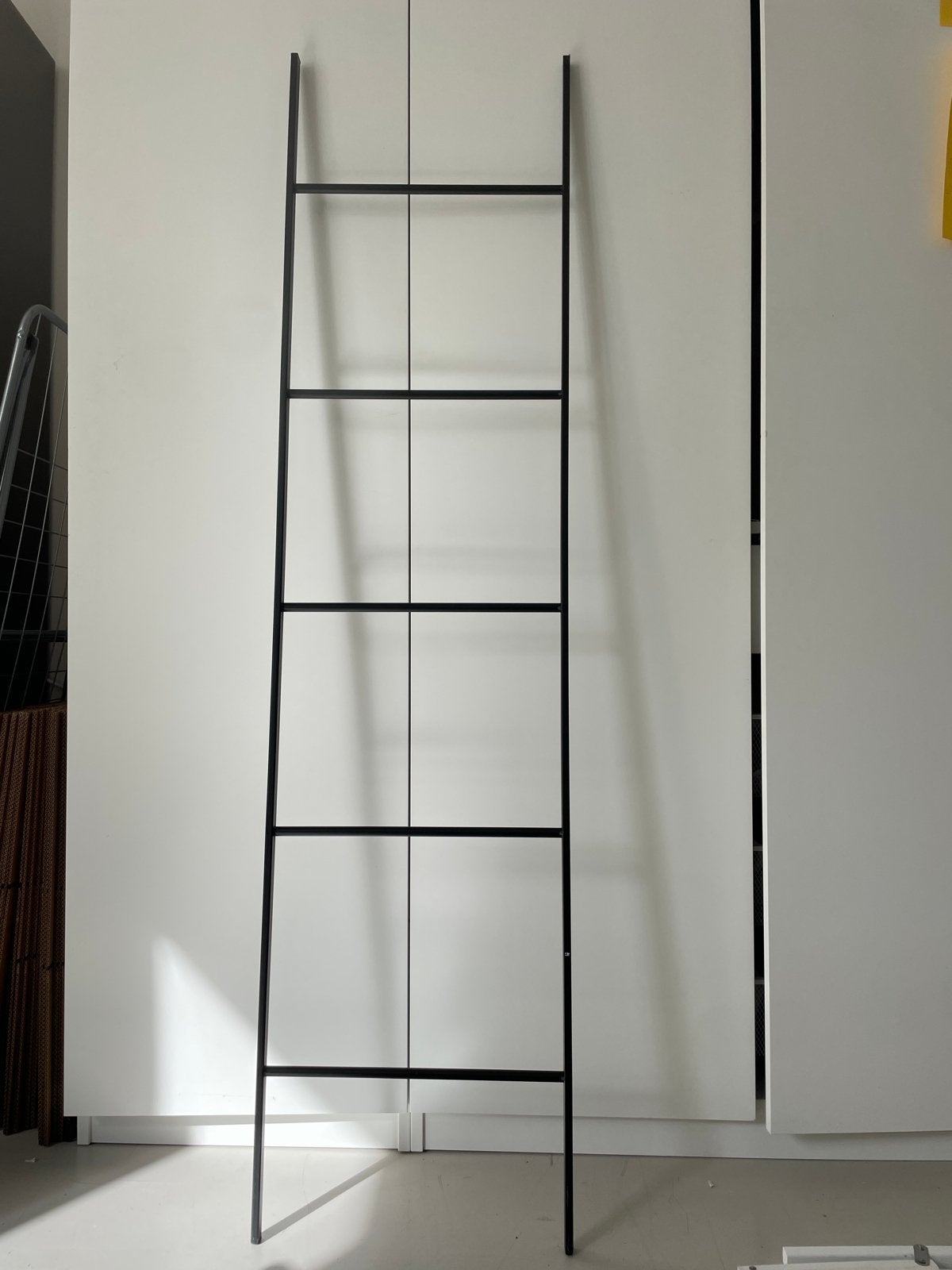 Zwarte decoratieve ladder - Zo goed als nieuw, Doe-het-zelf en Verbouw, Ophalen, Zo goed als nieuw, Ladder, Minder dan 2 meter