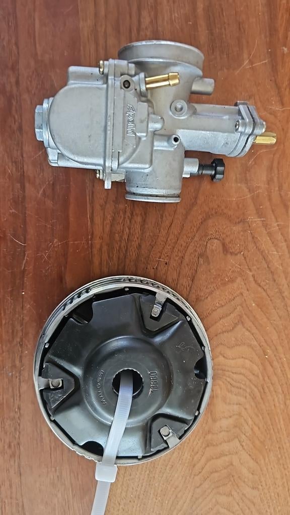 Malossi koppeling 125cc Piaggio en 28mm PWK carburateur, Ophalen of Verzenden, Zo goed als nieuw, Carburateur, Piaggio