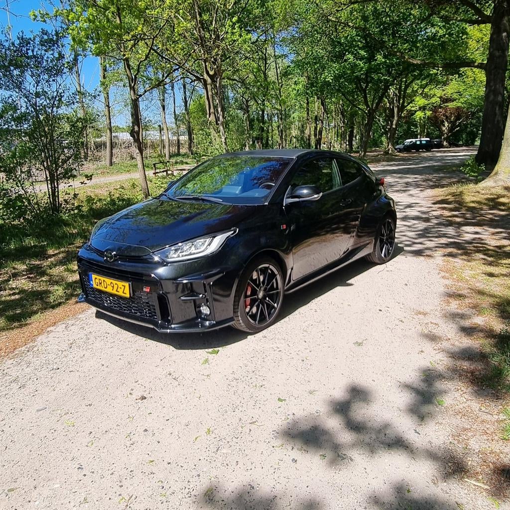 Toyota GR Yaris 1.6 Perfomance 2021 Zwart, Auto's, 13 km/l, 1618 cc, 4 stoelen, Handgeschakeld