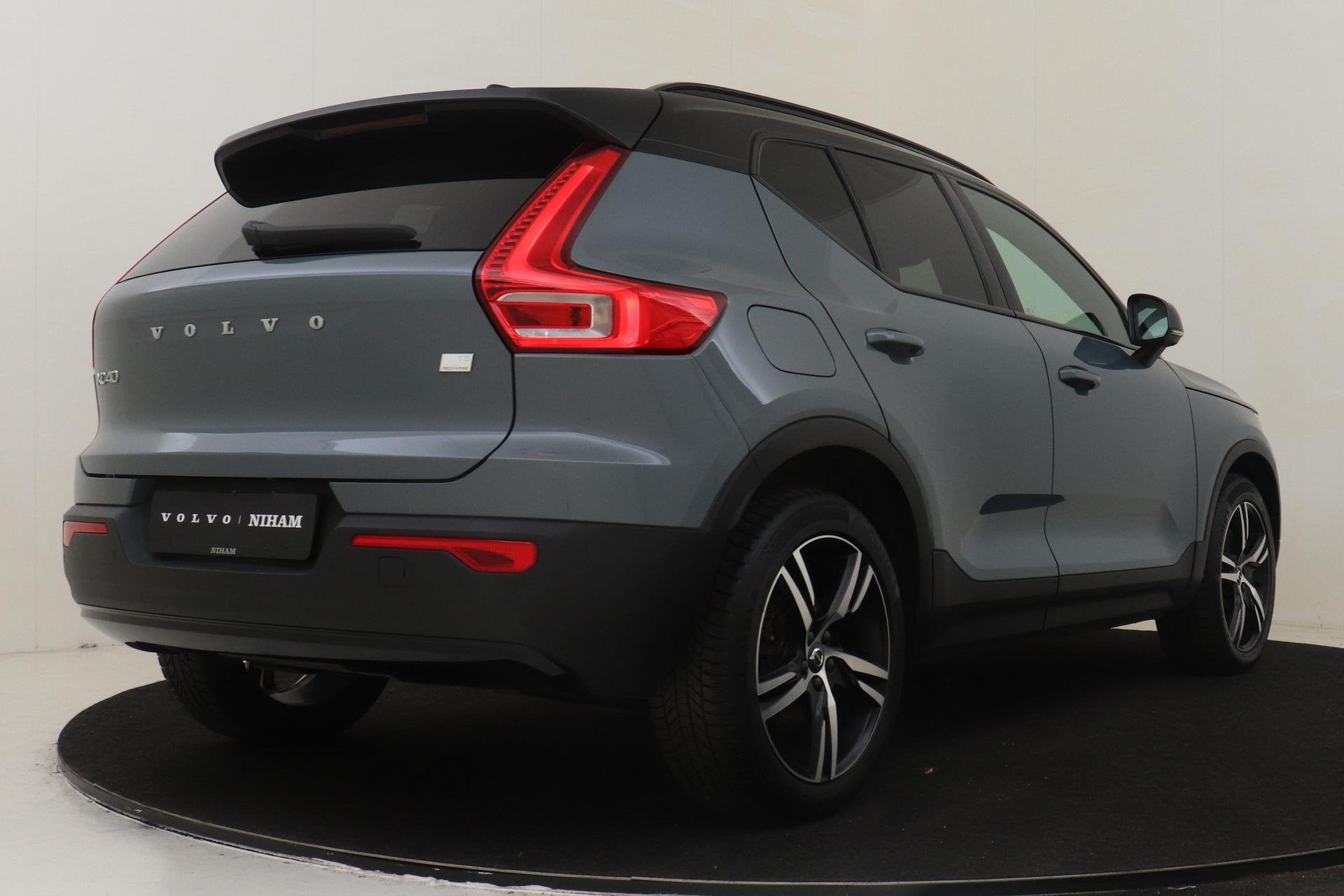 Volvo XC40 T4 RECHARGE R-DESIGN *VOL!* -PANO.DAK|HARMAN/KARD, Auto's, 12 maanden, Stof, Euro 6, 3 cilinders