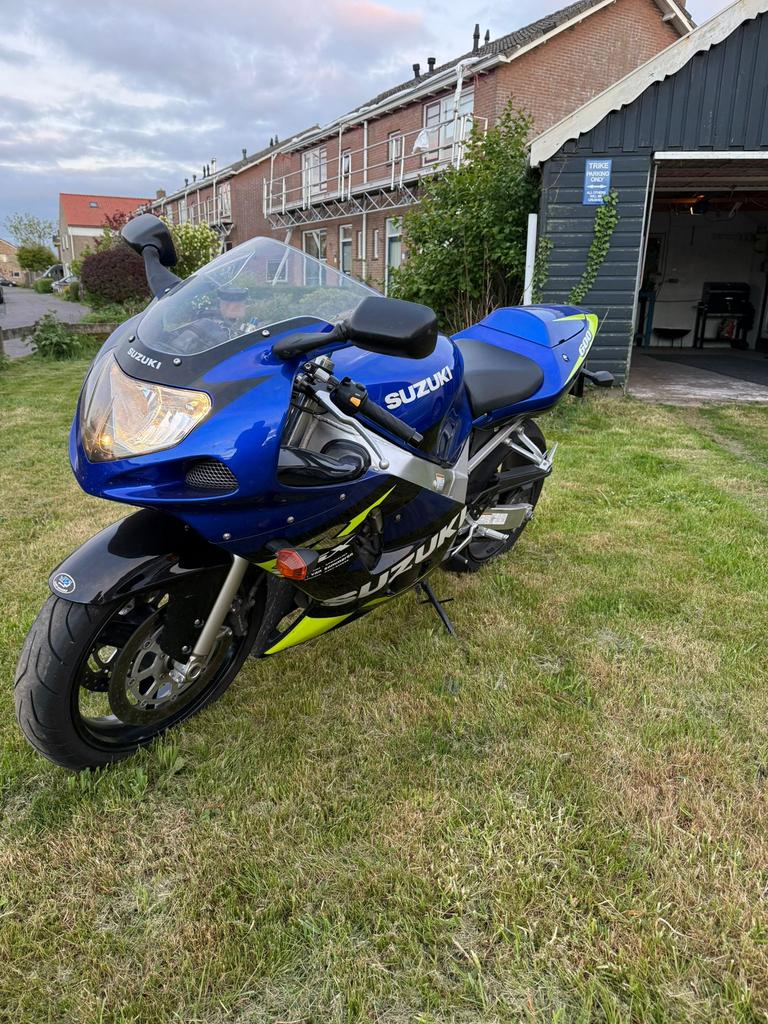 Suzuki GSX-R600 K1 - 2001, Motoren, Motoren | Suzuki, 4 cilinders, Motorrijbewijs A, Gebruikt, Meer dan 35 kW
