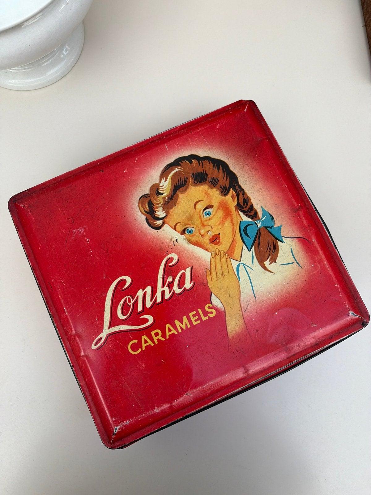Vintage Lonka Caramels Blik - Rood met Meisje, Ophalen of Verzenden, Gebruikt, Overige, Overige merken