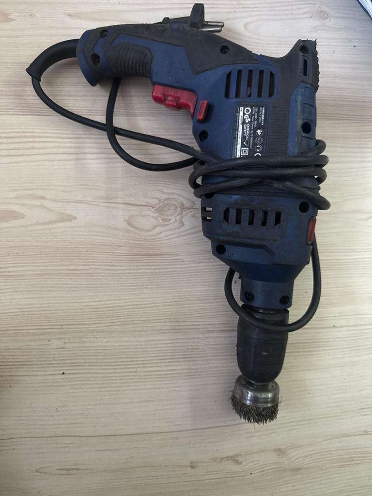Boormachine met borstelopzetstuk, Ophalen of Verzenden, Gebruikt, 400 tot 600 watt, Boormachine