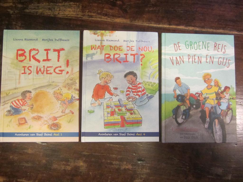 Lianne Biemond Steef Stekel/Brit is weg/groene Pien en Gijs, Ophalen of Verzenden, Zo goed als nieuw, Fictie algemeen