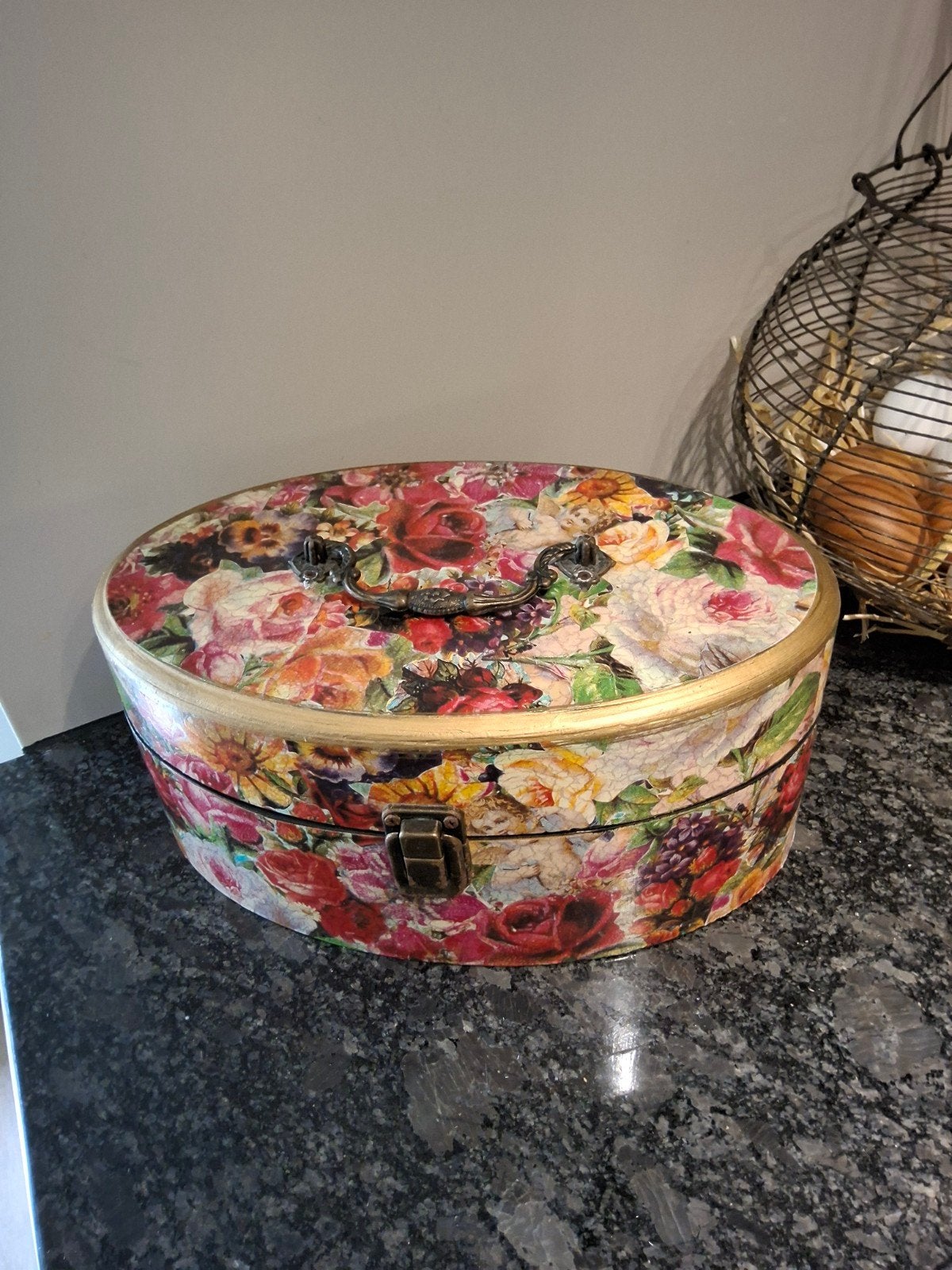 Decoratieve ovale doos met bloemenprint, Minder dan 50 cm, Gebruikt, Minder dan 50 cm, Ophalen of Verzenden