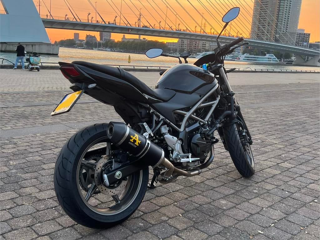Suzuki SV650 ABS 2024 gloednieuw garantie tot 2030, Motoren, 2 cilinders, Nieuw, Motorrijbewijs A, Particulier