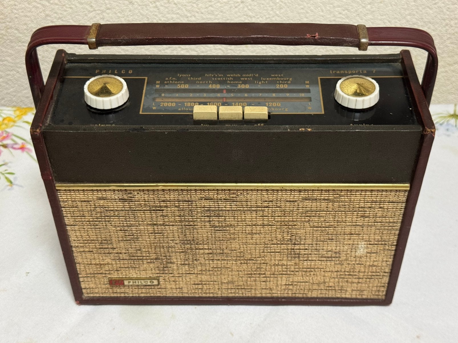 Oude transistor radio philco jaren 60 speelt pr incl vzk, Ophalen of Verzenden, Gebruikt, Radio