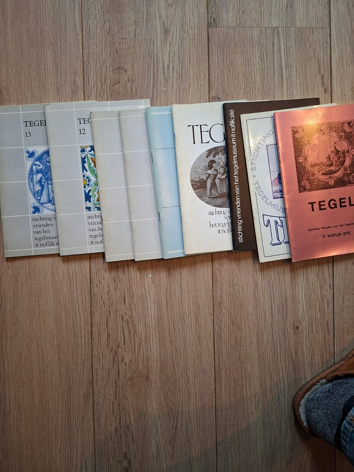 9 tegelboekjes, uitg.mus. Otterlo antieke tegels, Antiek en Kunst, Ophalen of Verzenden