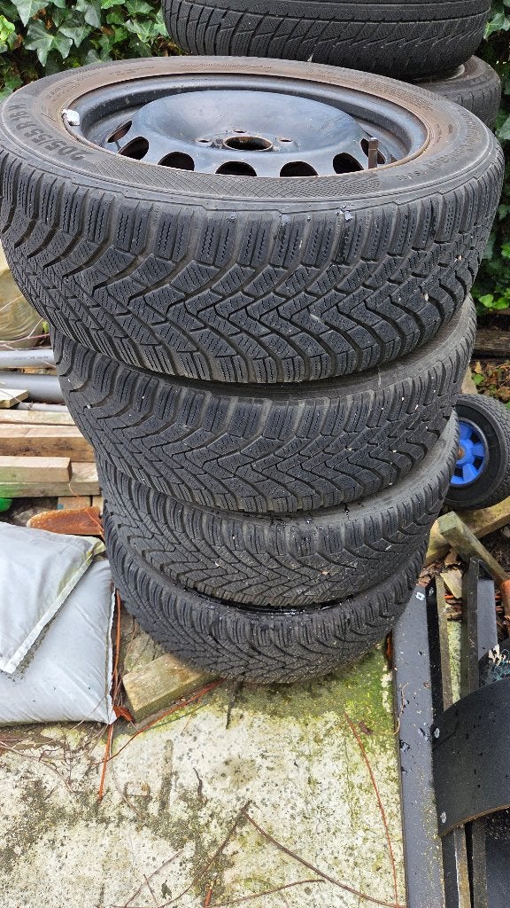 Continental Winterbanden 205/55 R16 op stalen velgen – 6-7mm, Auto-onderdelen, Banden en Velgen, Ophalen, Gebruikt, 16 inch, Band(en)