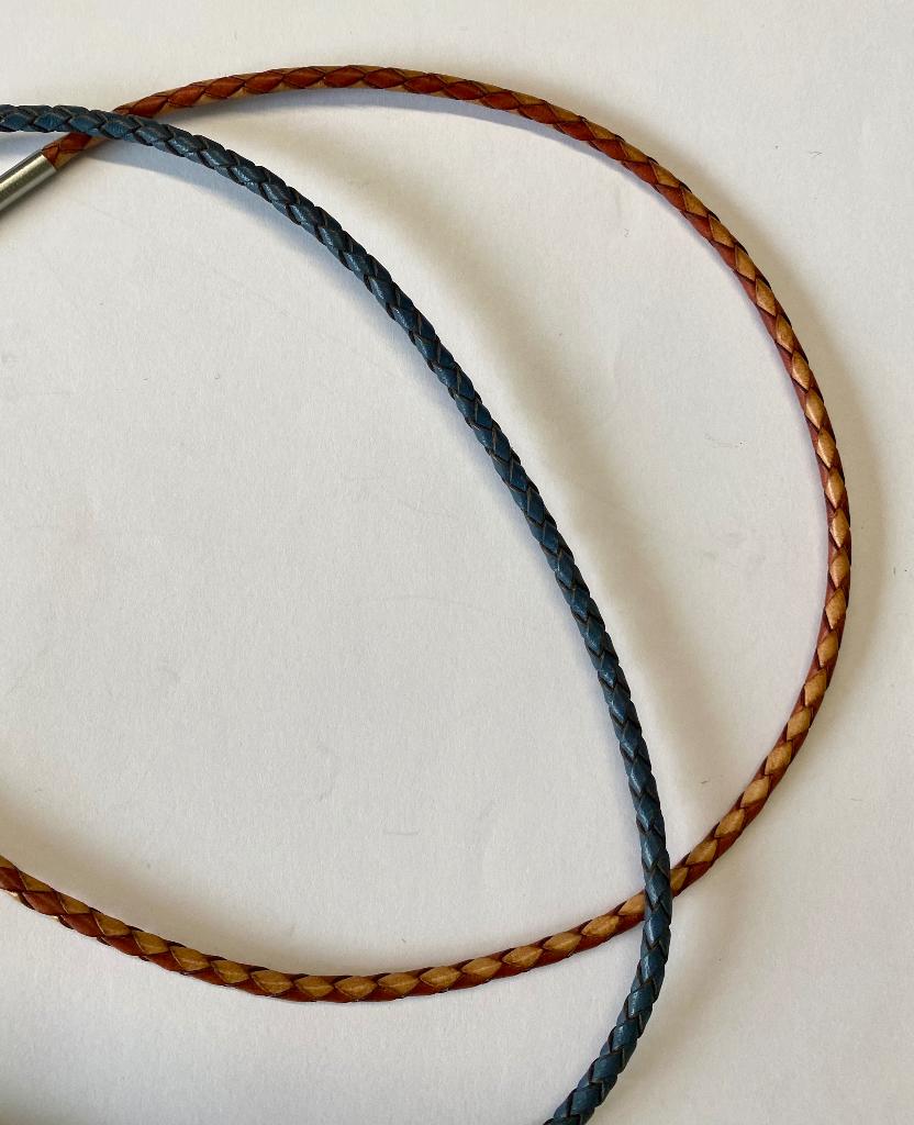Leren ketting, Sieraden, Tassen en Uiterlijk, Kettingen, Ophalen, Zo goed als nieuw, Overige kleuren, Overige materialen