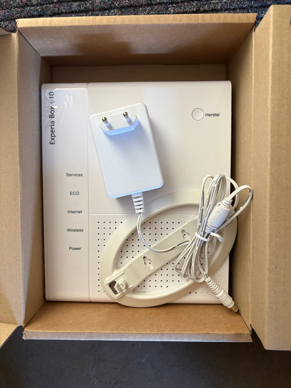 KPN Experia Box V10 Router - Nieuw, Ophalen of Verzenden, Nieuw, Router
