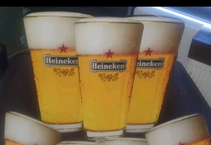Heineken glazen van karton 
collectors item, Ophalen of Verzenden, Reclamebord, Plaat of Schild, Heineken