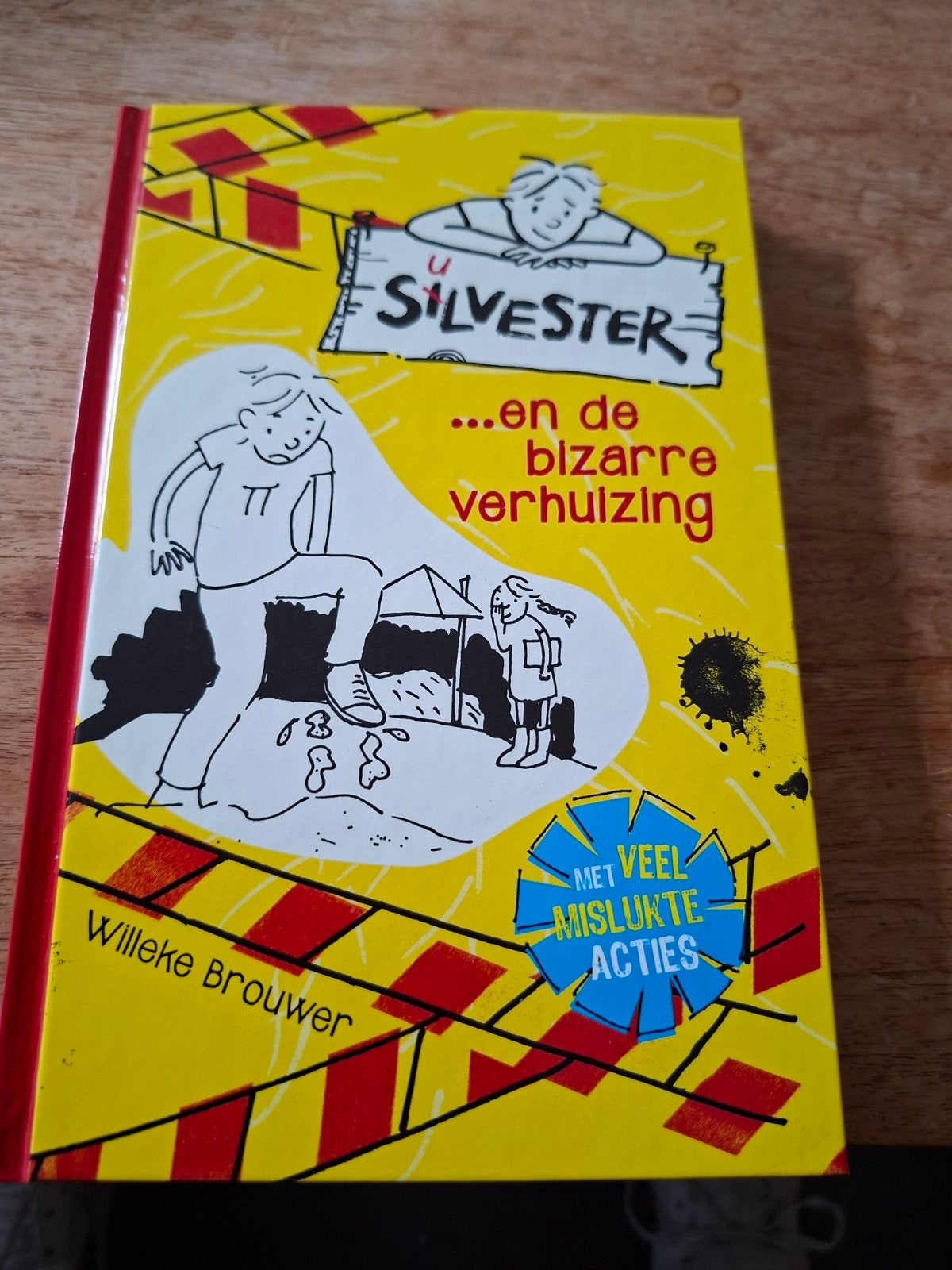 U Silvester... en de bizarre verhuizing - Willeke Brouwer, Ophalen of Verzenden, Zo goed als nieuw, Willeke Brouwer, Fictie algemeen