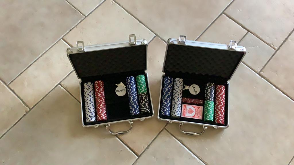 2 x pokerkoffer, Ophalen, Zo goed als nieuw