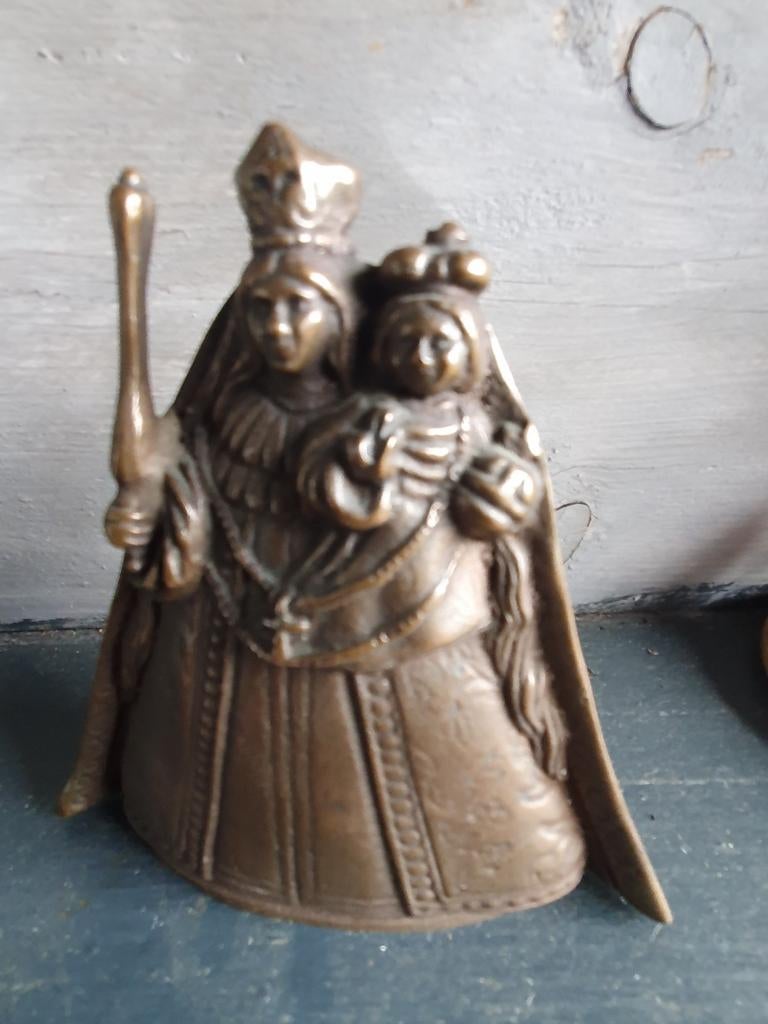Antiek bronzen beeldje van Madonna zwaare brons, Ophalen of Verzenden