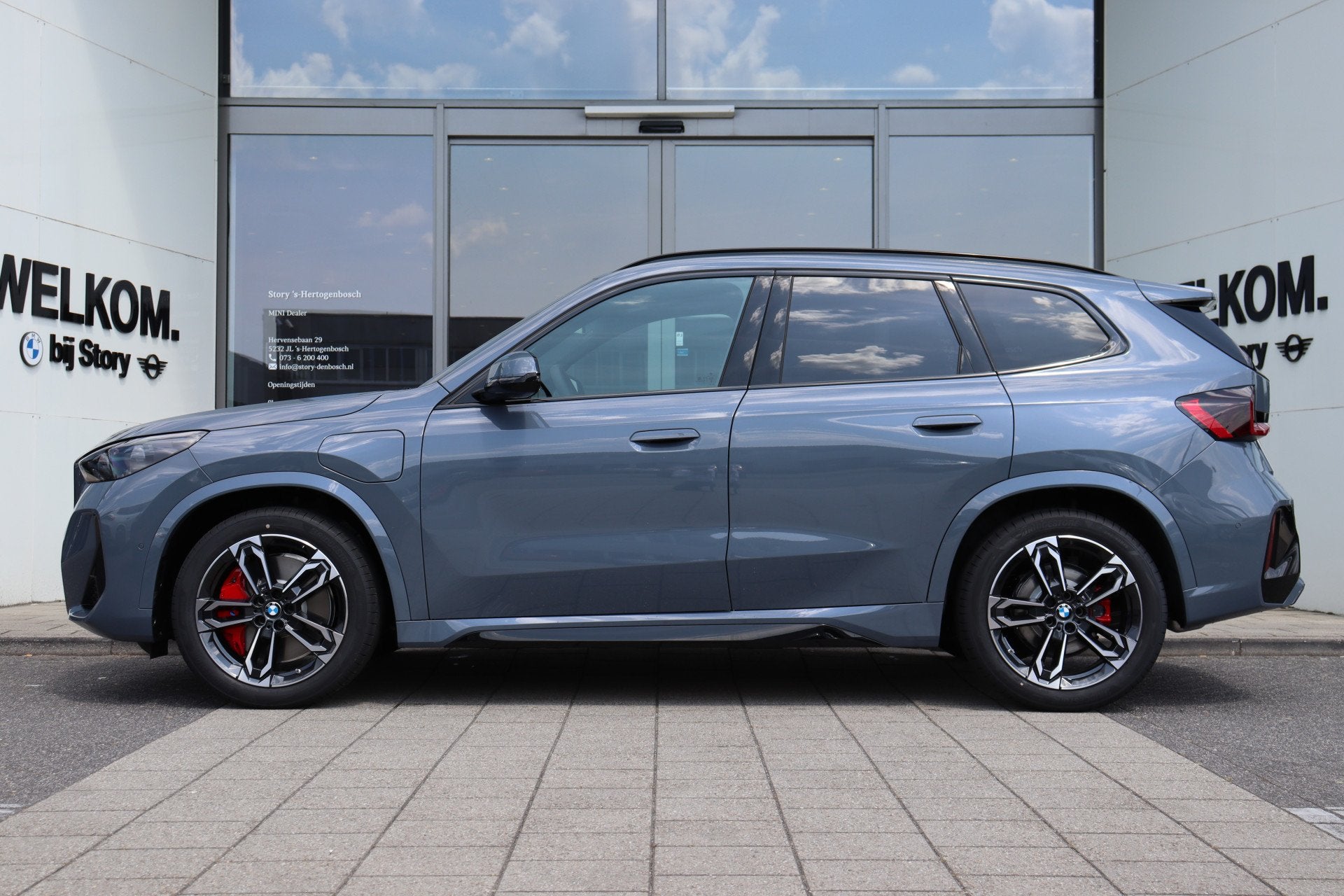 BMW X1 xDrive25e M Sport Automaat / Panoramadak / Trekhaak /, Auto's, Zwart, Bedrijf, Hybride Elektrisch/Benzine, 3 cilinders