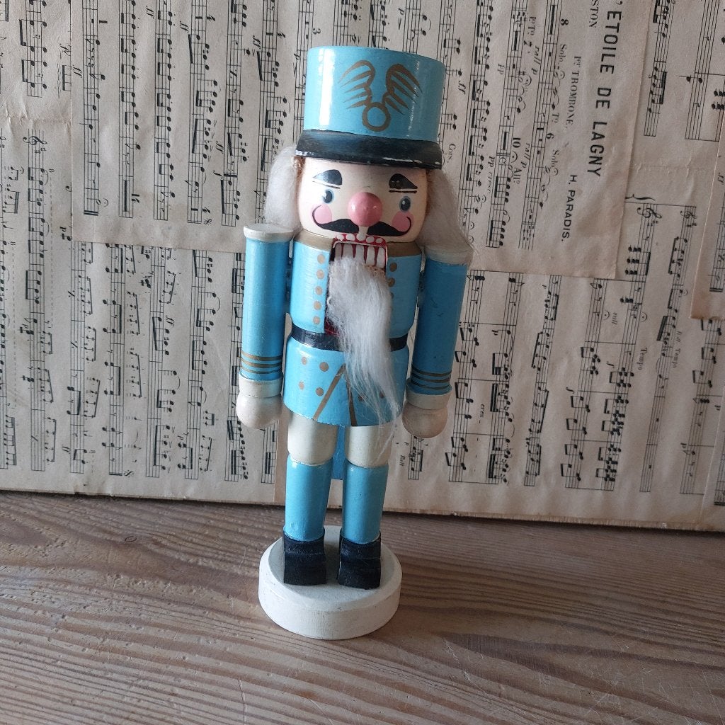Mooie vintage notenkraker in pastel blauw, 21 cm hoog, Ophalen of Verzenden, Gebruikt