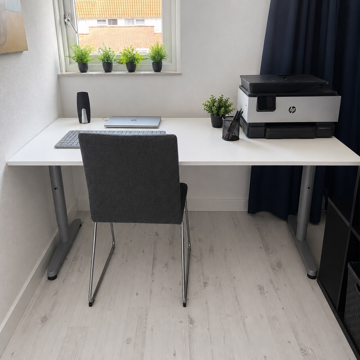 MOET WEG Modern wit bureau - 160x80x72cm, Spaanplaat of MDF, In hoogte verstelbaar, Ophalen of Verzenden, Zo goed als nieuw