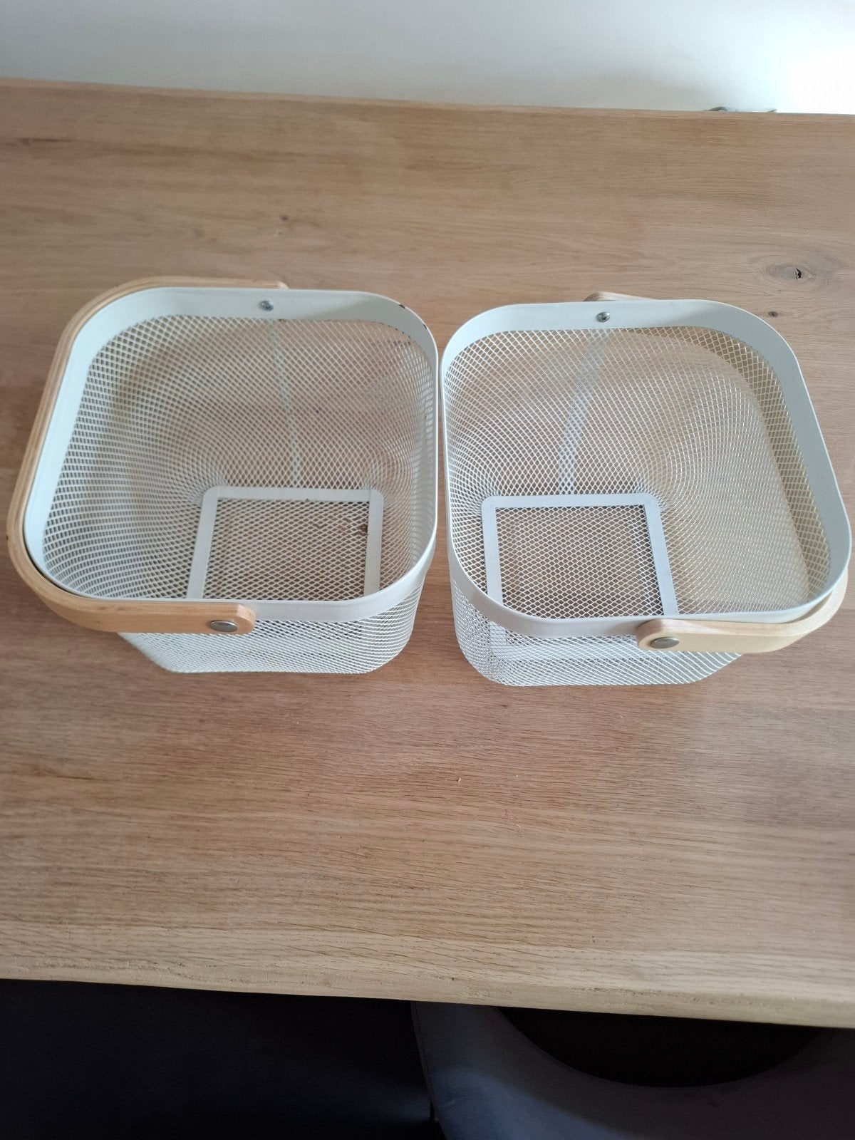 2x IKEA RISATORP mand wit 25x26x18 cm, Huis en Inrichting, Ophalen, Gebruikt, Mand, Metaal