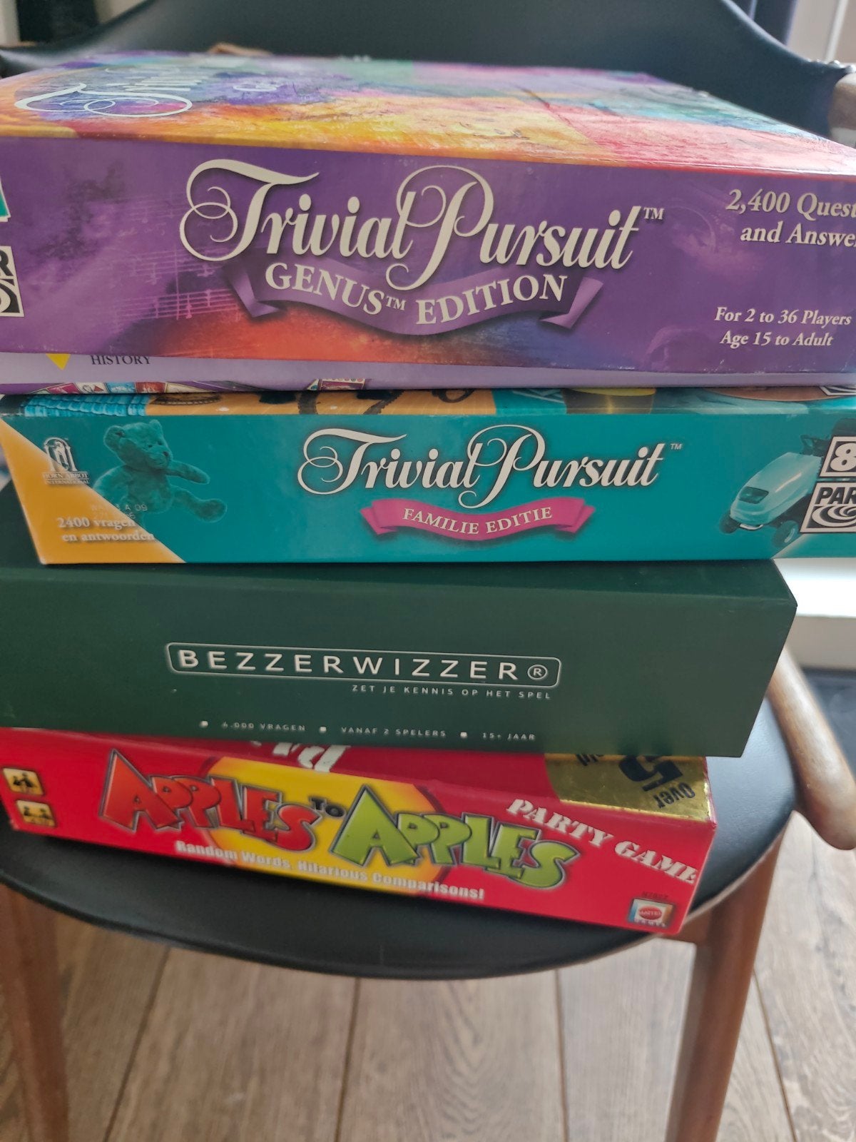 Trivial Pursuit Genius & Familie Editie, Bezzerwizzer ea, Vijf spelers of meer, Ophalen of Verzenden, Gebruikt, Hasbro, Mattel