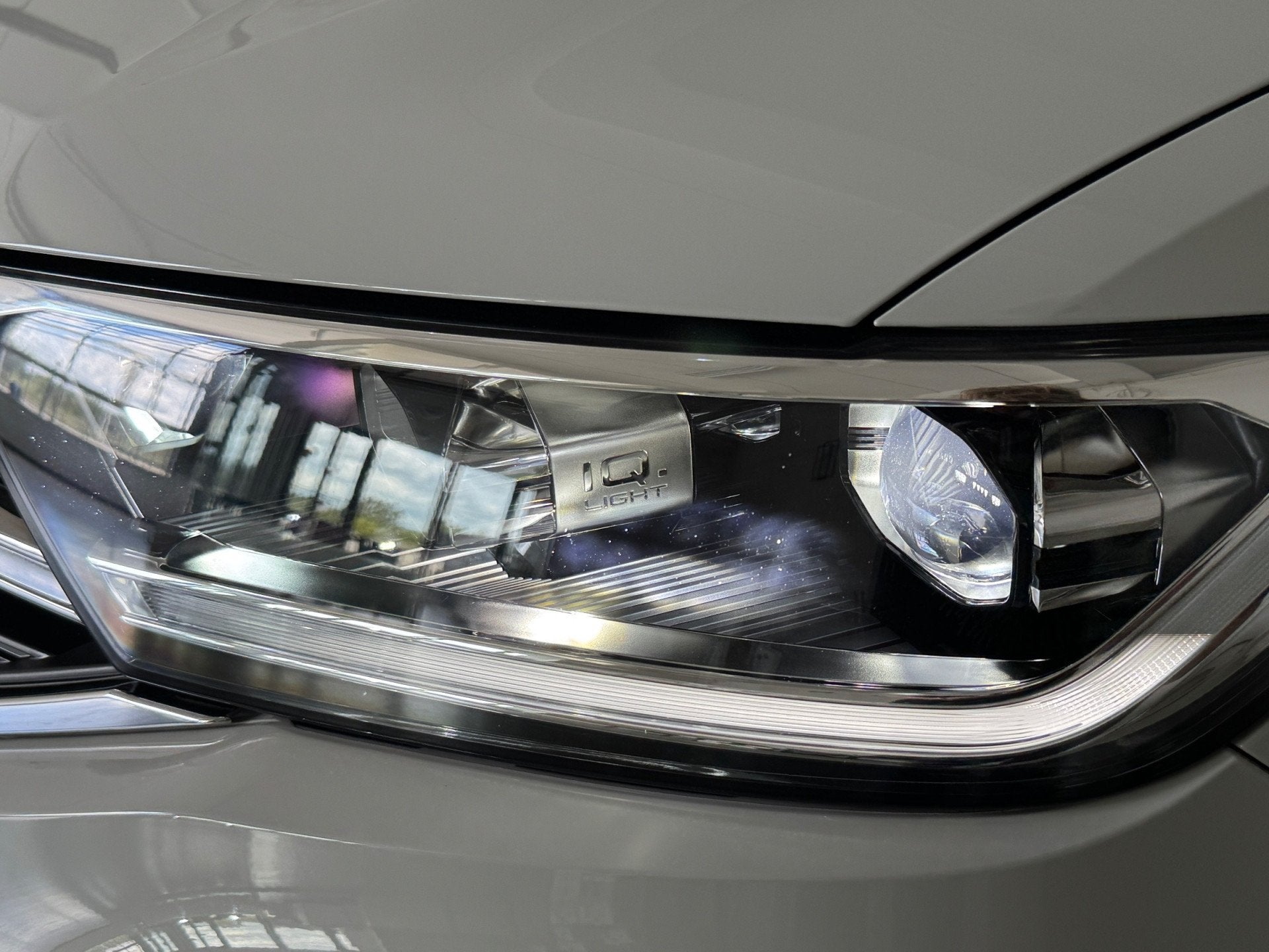 Volkswagen T-Roc TSI 110PK R-LINE SPORT IQ.LIGHT/TREKHAAK/ST, Auto's, Volkswagen, 12 maanden, Gebruikt, Euro 6, 1192 kg