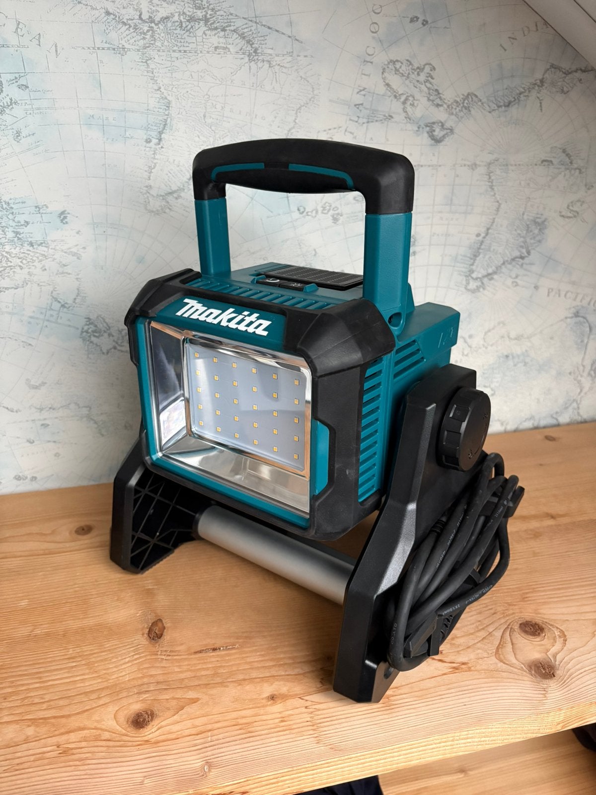 Makita bouwlamp DEADML 811, Ophalen of Verzenden, Zo goed als nieuw