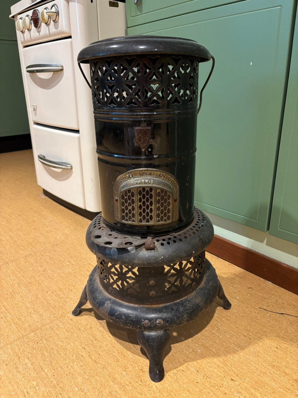 Antieke petroleumkachel, Ophalen, Zo goed als nieuw, Hout, Houtkachel
