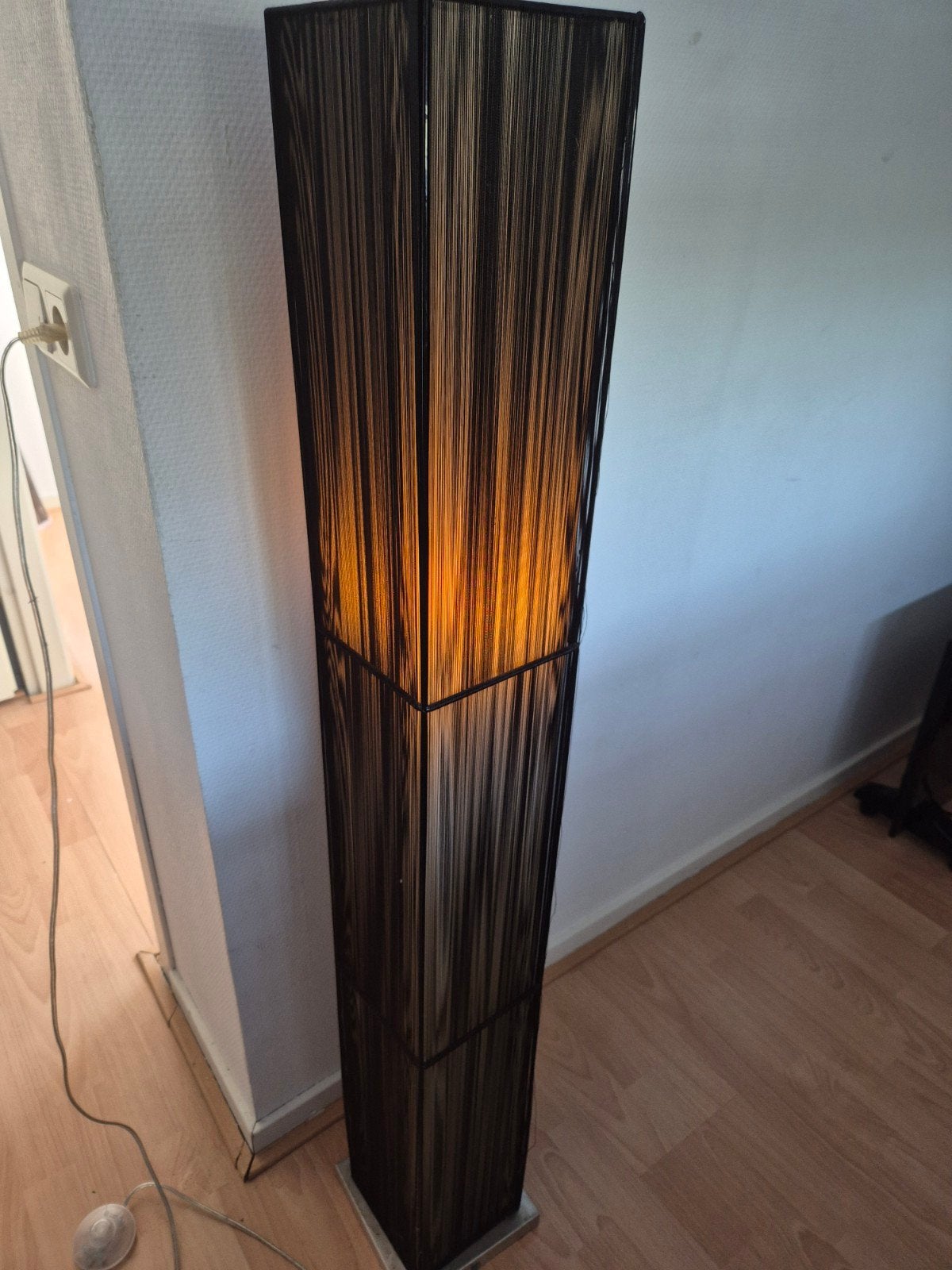 Gamma moderne staande lamp met sfeervol licht, Huis en Inrichting, Lampen | Vloerlampen, Ophalen, Gebruikt, 100 tot 150 cm, Textiel