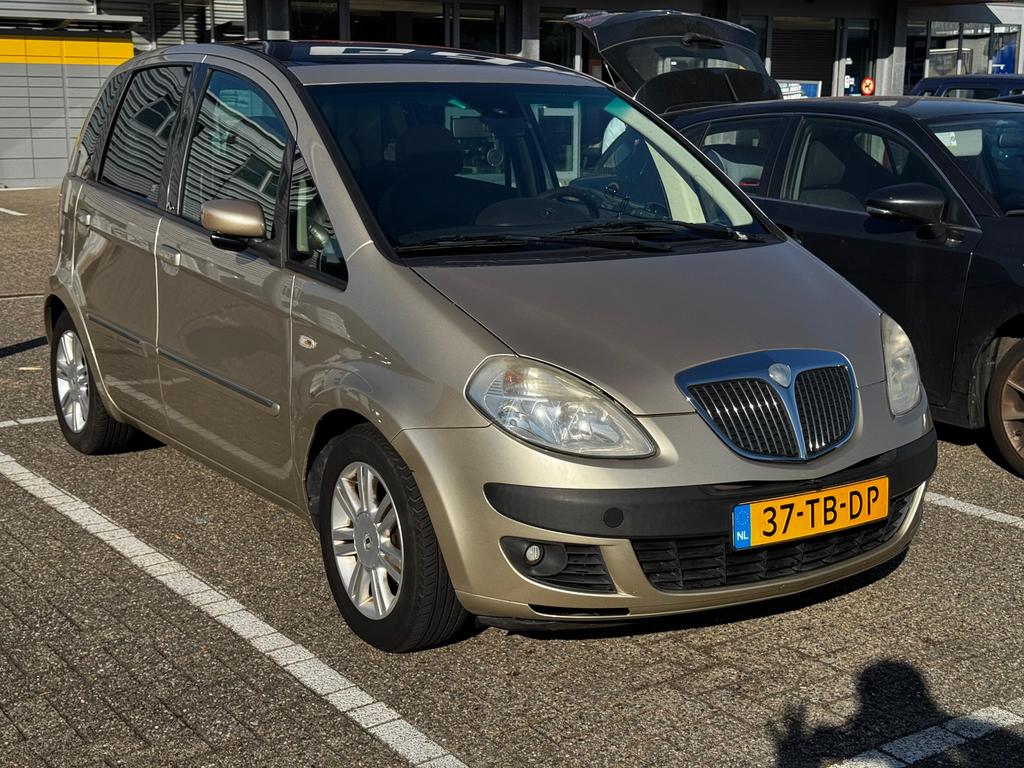 Lancia Musa 1.4 16V AUT, Auto's, Lancia, Bedrijf, Musa, Benzine, C, MPV, Automaat, Origineel Nederlands, Beige, Voorwielaandrijving