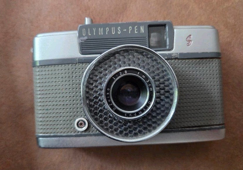 Olympus Pen-EE Half-Frame Camera - Vintage Compact Camera, Audio, Tv en Foto, Fotocamera's Analoog, Shinjuku Monolith, 3-1 Nishi-Shinjuku 2-chome, Shinjuku-ku, Tokyo 163-0914, Japan