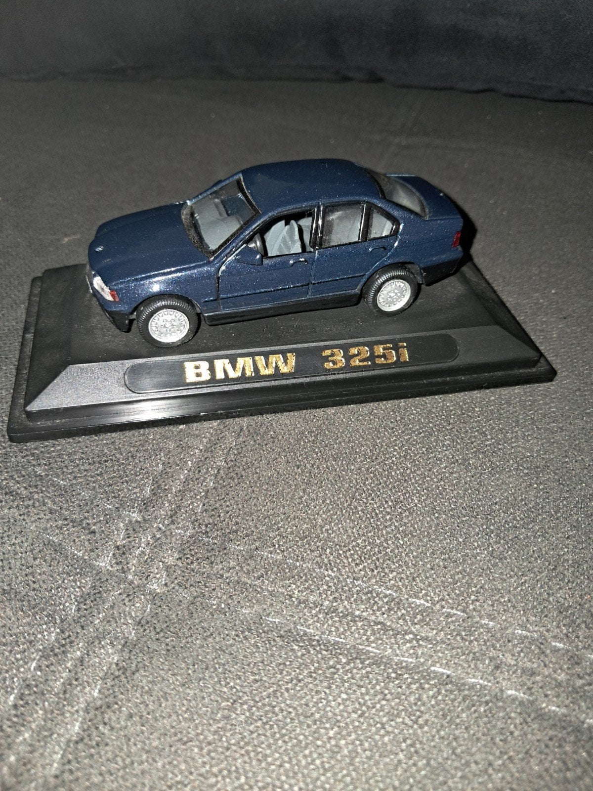 Yatming BMW 325i Sedan (E36) – Donkerblauw – 1:43 – Perfecte, Ophalen of Verzenden, Zo goed als nieuw, Auto, Overige merken