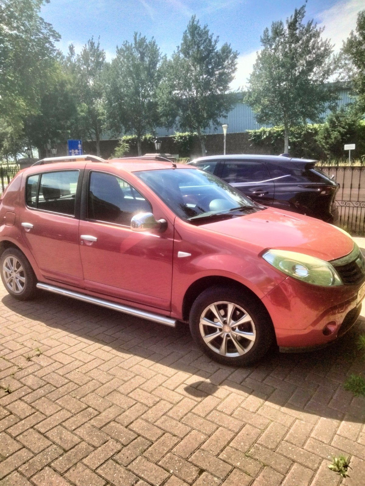 Dacia Sandero 1.2 16V 55KW 2009 Rood, Auto's, Dacia, Voorwielaandrijving, 74 pk, 31 €/maand, Origineel Nederlands