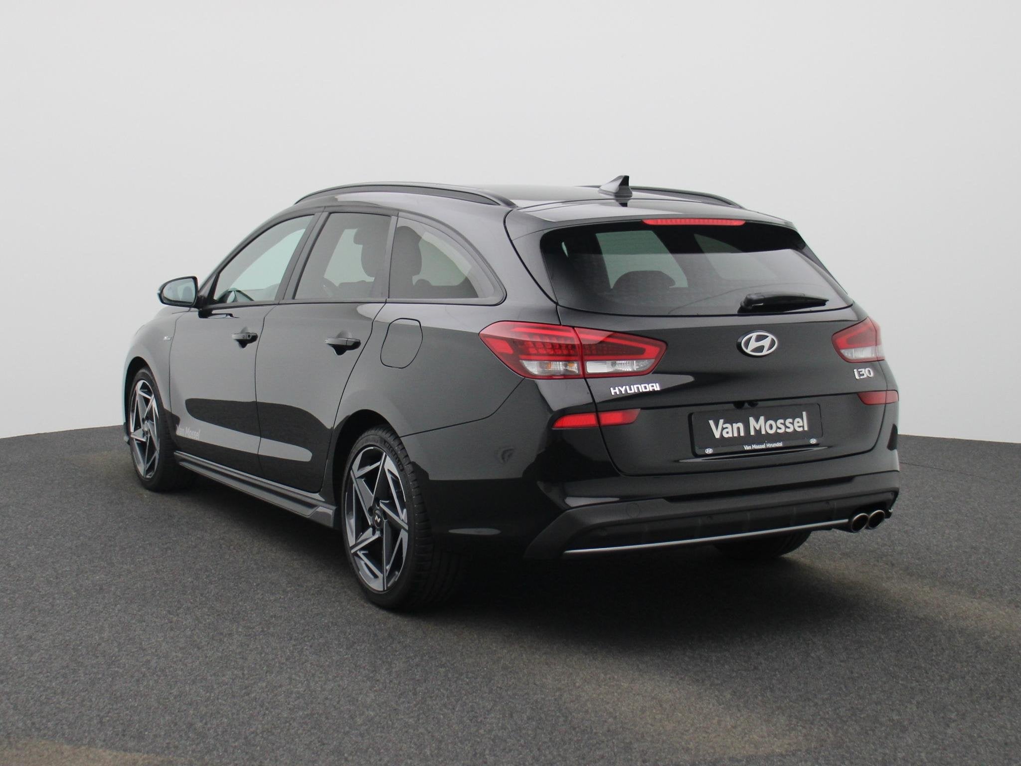 Hyundai i30 Wagon 1.5 T-GDi MHEV N Line | Stoelverwarming |, Auto's, 4 cilinders, 610 kg, Zwart, Origineel Nederlands