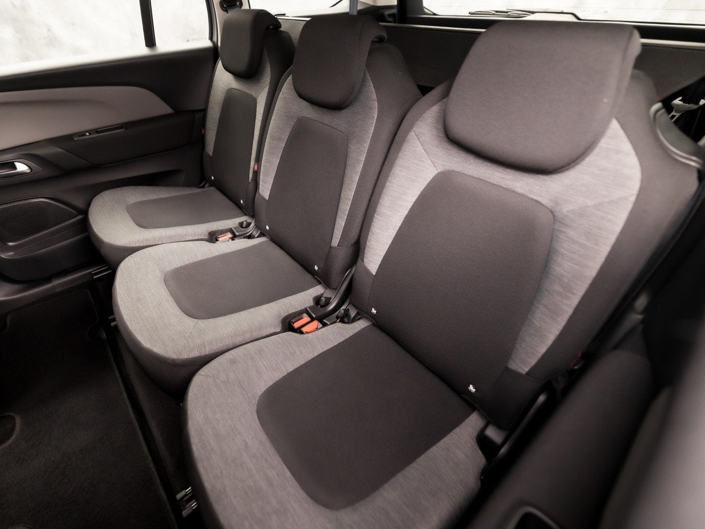 Foto 15 van Citroën Grand C4 Picasso 1.2 PureTech Sport 7 Persoons Auto