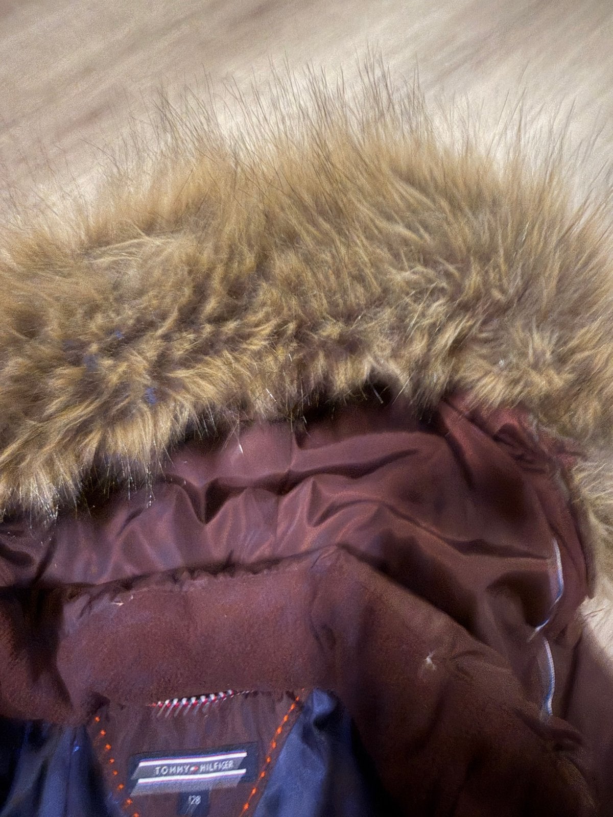 Tommy Hilfiger jas maat 128 met bontkraag, Ophalen of Verzenden, Zo goed als nieuw, Meisje, Jas