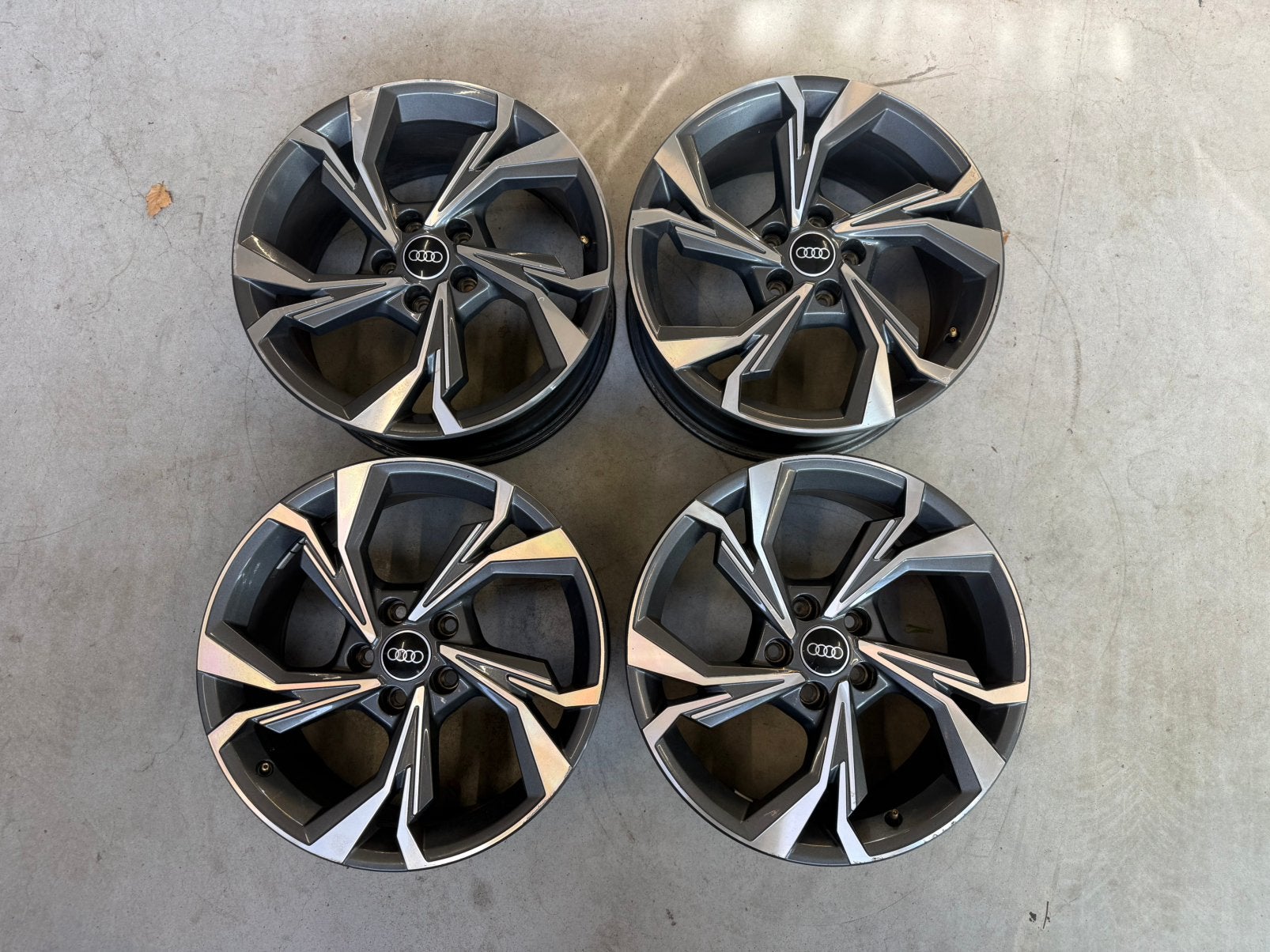 Setje Originele Audi A3 8Y Velgen 18”, Auto-onderdelen, Banden en Velgen, Ophalen, 18 inch, Gebruikt, Velg(en)