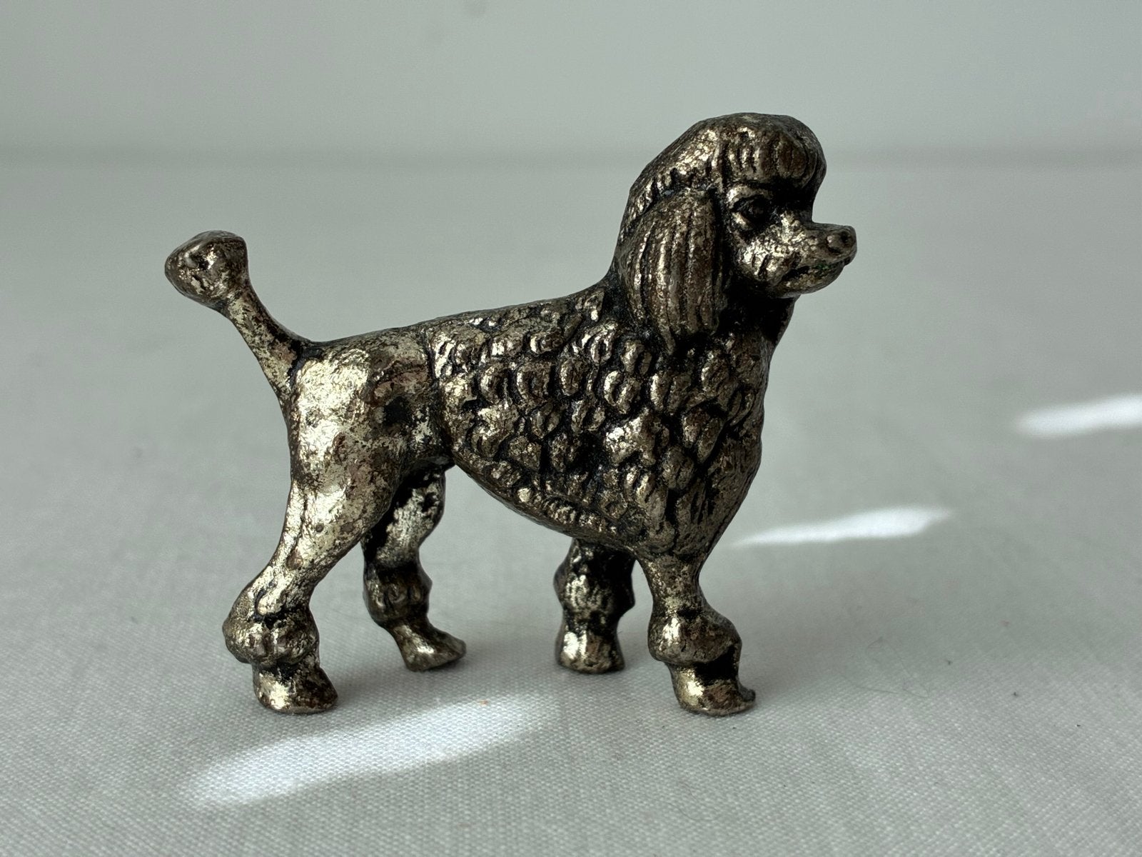 Vintage Poedel Beeldje - Metaal, Ophalen of Verzenden, Gebruikt, Hond of Kat, Beeldje of Figuurtje