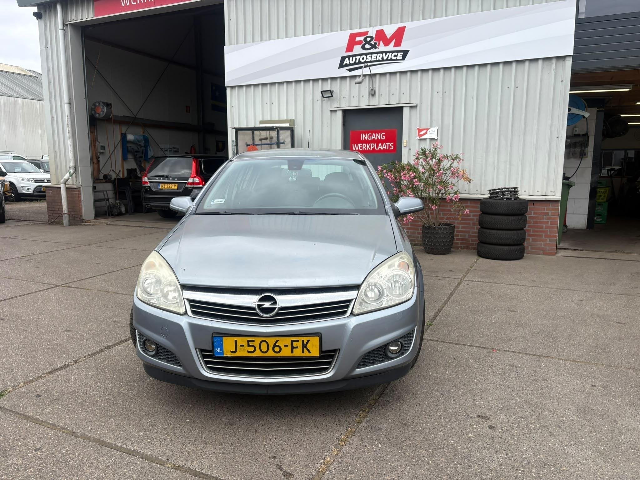 Opel Astra 1.6 Essentia, Auto's, Voorwielaandrijving, Gebruikt, Zwart, 1165 kg