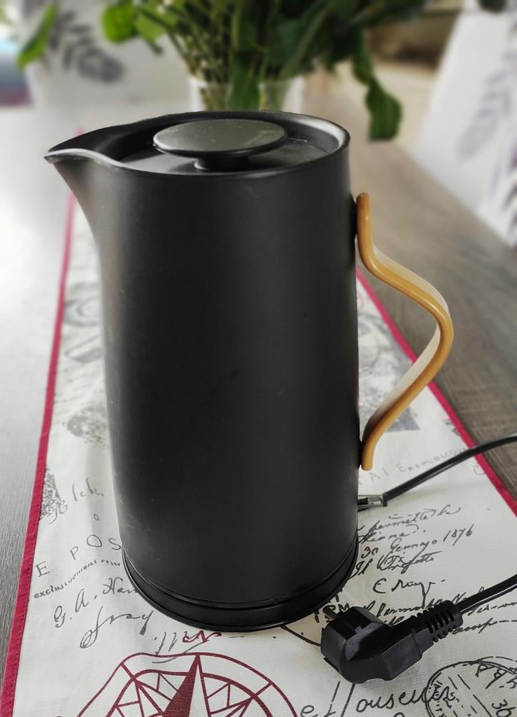 Kettle, special Danish design!, Witgoed en Apparatuur, Waterkokers, 1 tot 2 liter, Ophalen of Verzenden, Zo goed als nieuw, Rvs