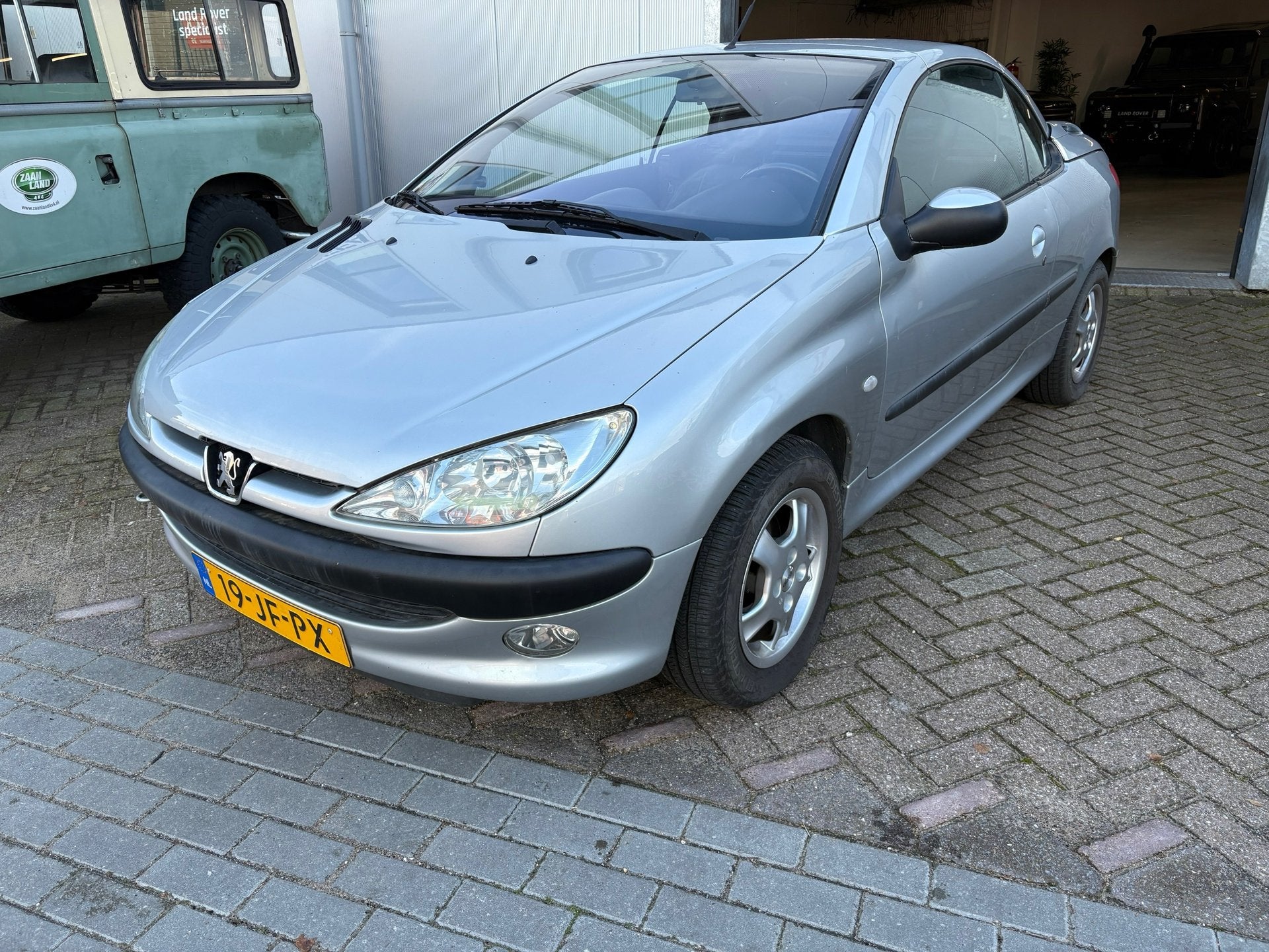 Peugeot 206 CC 1.6-16V, Gebruikt, Zwart, 4 cilinders, Cabriolet