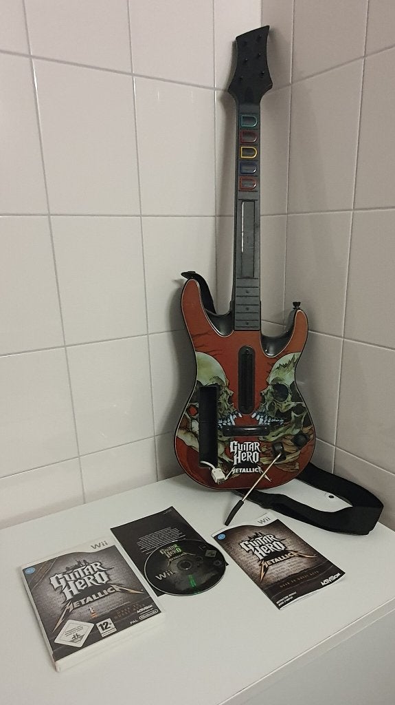 WII Guitar Hero Metallica met Gitaar Controller Bundle, Muziek, Gebruikt, 1 speler, Ophalen of Verzenden