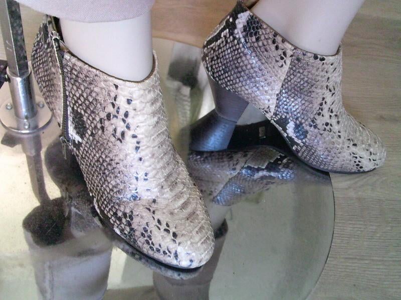 BUFFALO LONDON korte ZGAN Leren laarzen 39, Kleding | Dames, Schoenen, Overige kleuren, Verzenden, Lage of Enkellaarzen, Zo goed als nieuw