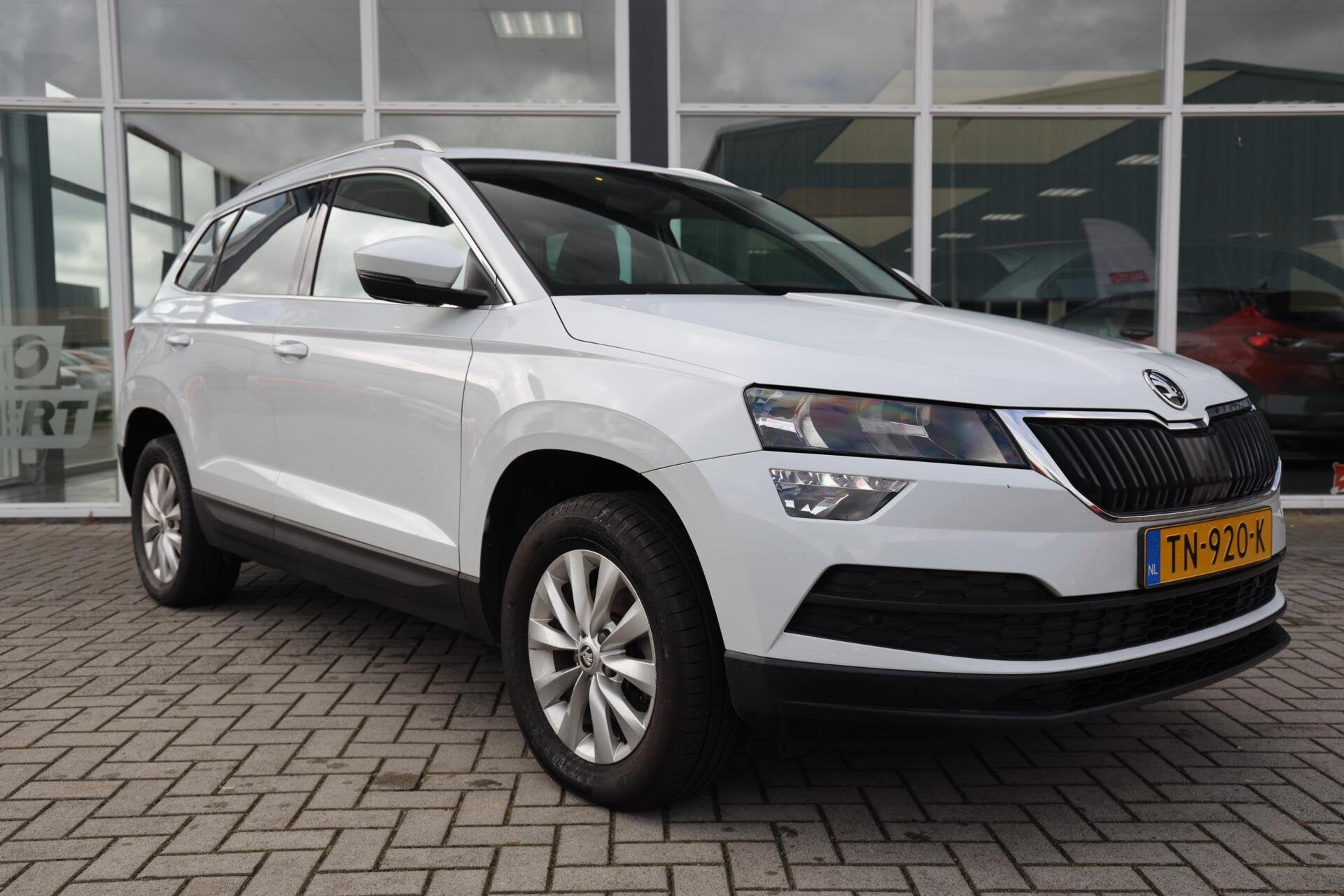 Skoda Karoq 1.0 TSI Clever Edition|Cruise control|Navi|PDC|, Auto's, Voorwielaandrijving, Gebruikt, Euro 6, Met garantie (alle)