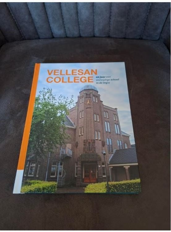 Vellesan College: 40 jaar een veelzijdige school, Boeken, Geschiedenis | Stad en Regio, Ophalen of Verzenden, Zo goed als nieuw