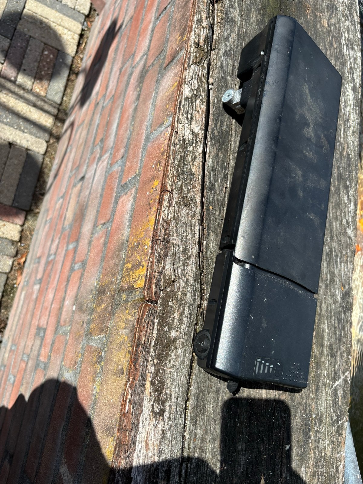 Li-ion accu met houder en lader v E-bike - Model WB36092DSR3, Gebruikt