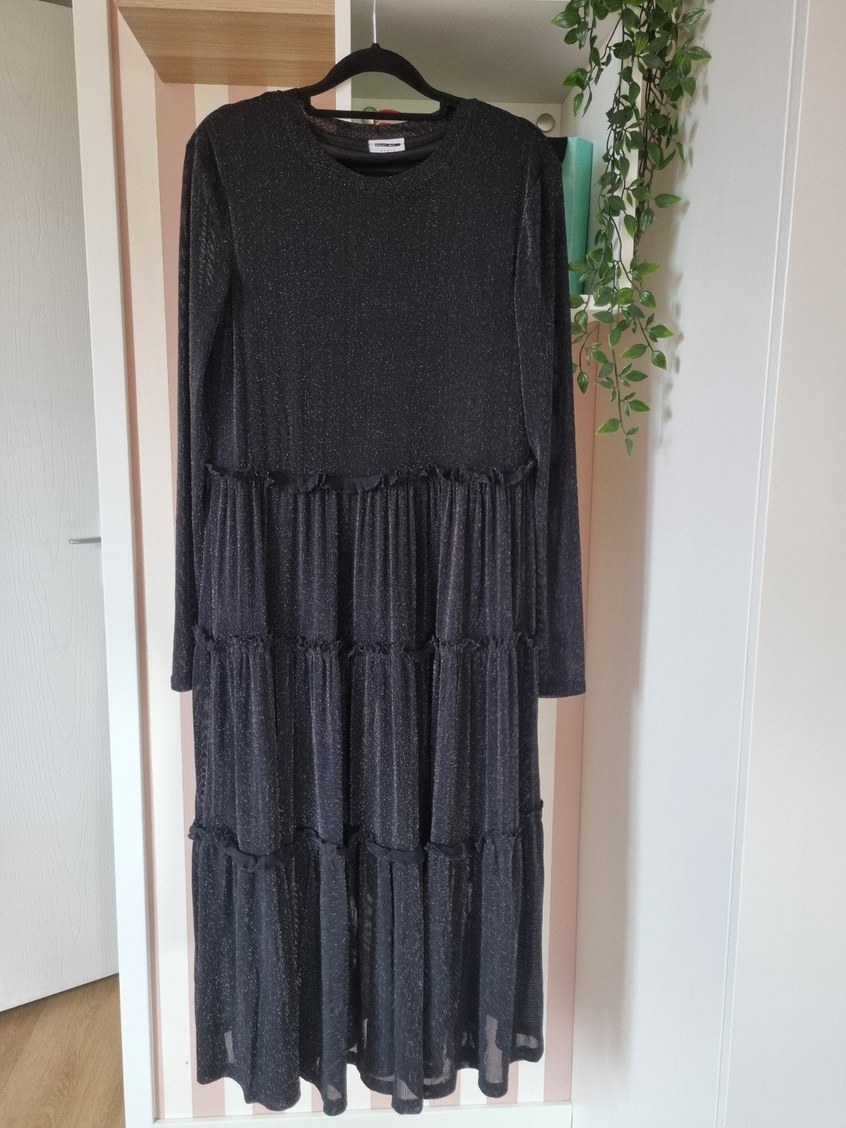 Noisy May Glitterjurk met Ruches maat M, Maat 38/40 (M), Zwart, Ophalen of Verzenden, Zo goed als nieuw