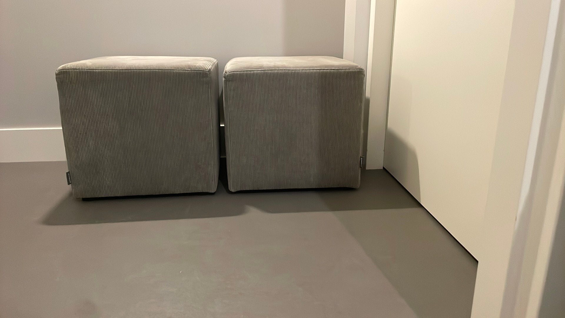 2 keer hocker ribstof WOOOD, Ophalen, Zo goed als nieuw, Rechthoekig