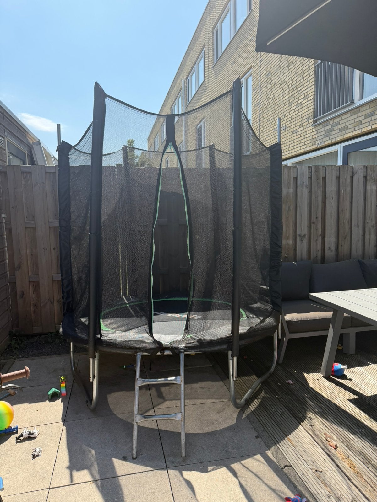 Trampoline, Ophalen, Zo goed als nieuw