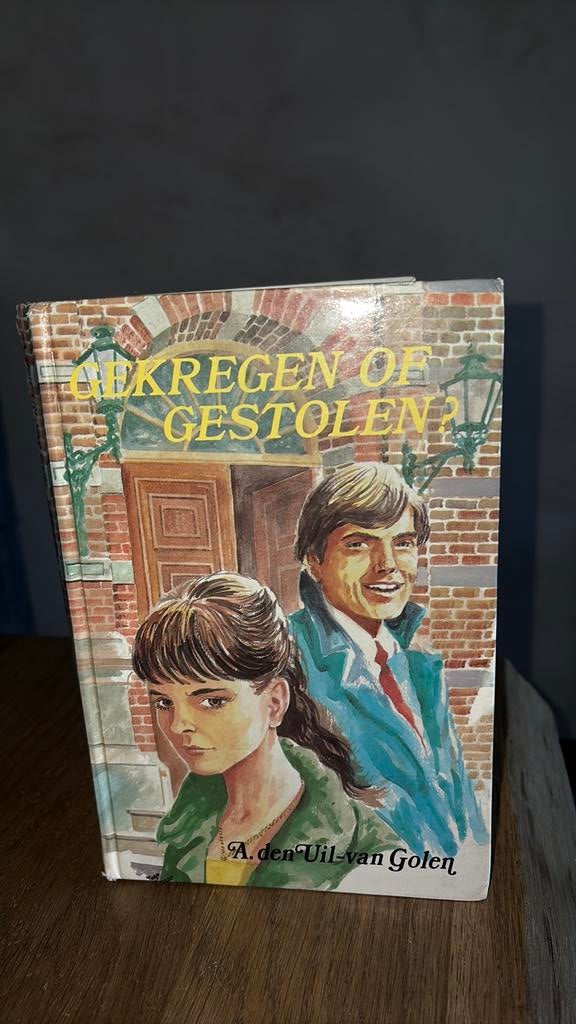 KR-10 A den Uil- v Golen. Gekregen of gestolen, Ophalen of Verzenden, Gelezen, Noord-Brabant